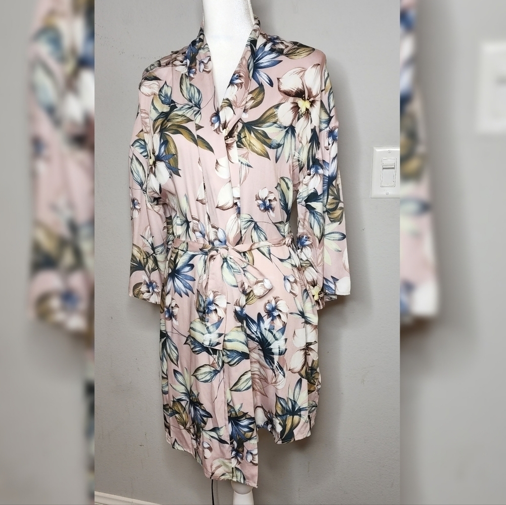 Secret Possessions robe